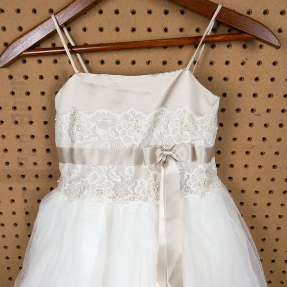 David's Bridal Flower Girl Elegant White and Cream Formal Dress Size 4 - Picture 3 of 9